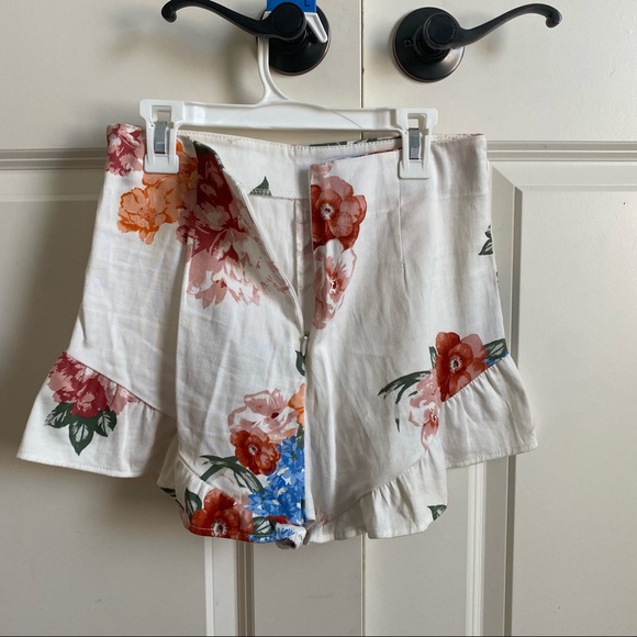 White Floral Shorts - Picture 6 of 10